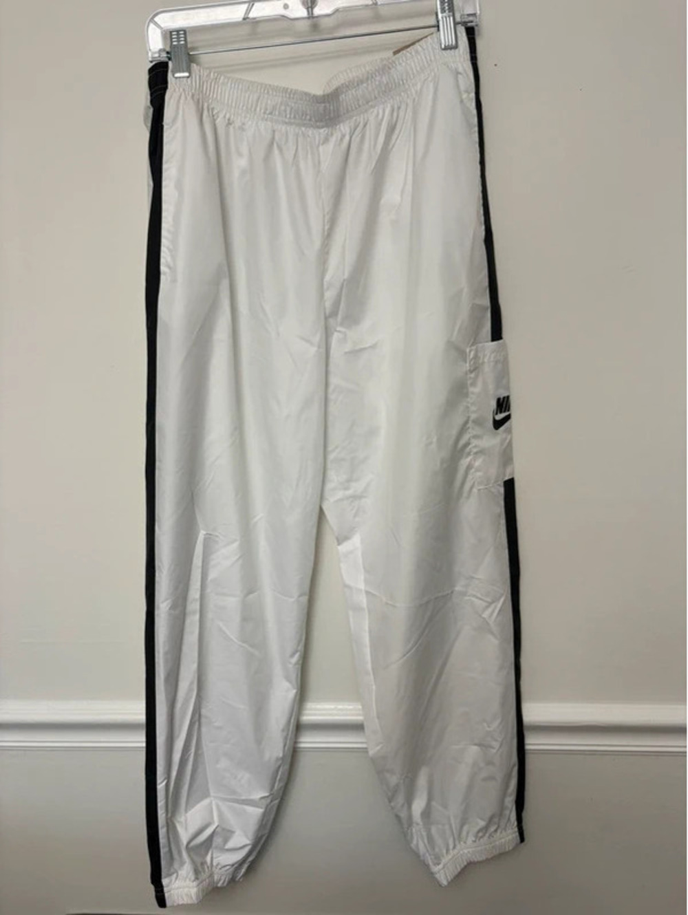 NWT Nike Sportswear Women’s L White Black Woven Cargo Jogger Pants
